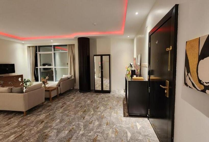 带城市景观的套间, Taramuntan