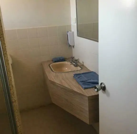 スタンダードトリプルルーム, Yarram Commecial Hotel Motel