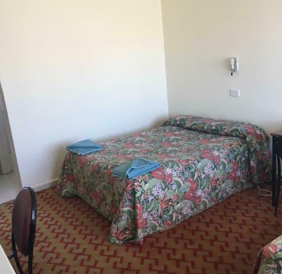스탠다드 트리플 룸, Yarram Commecial Hotel Motel