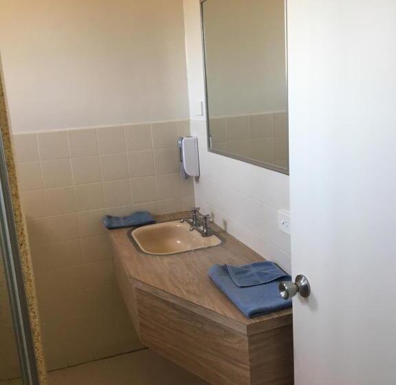 스탠다드 트리플 룸, Yarram Commecial Hotel Motel