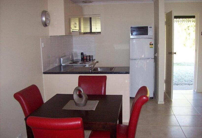 Апартаменты Deluxe 1 Спальня, Colonial Inn Guest Rooms