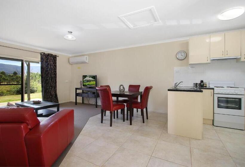 Апартаменты Deluxe 1 Спальня, Colonial Inn Guest Rooms