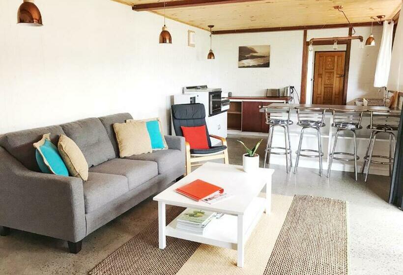 Habitació Familiar Deluxe, Base Guest House