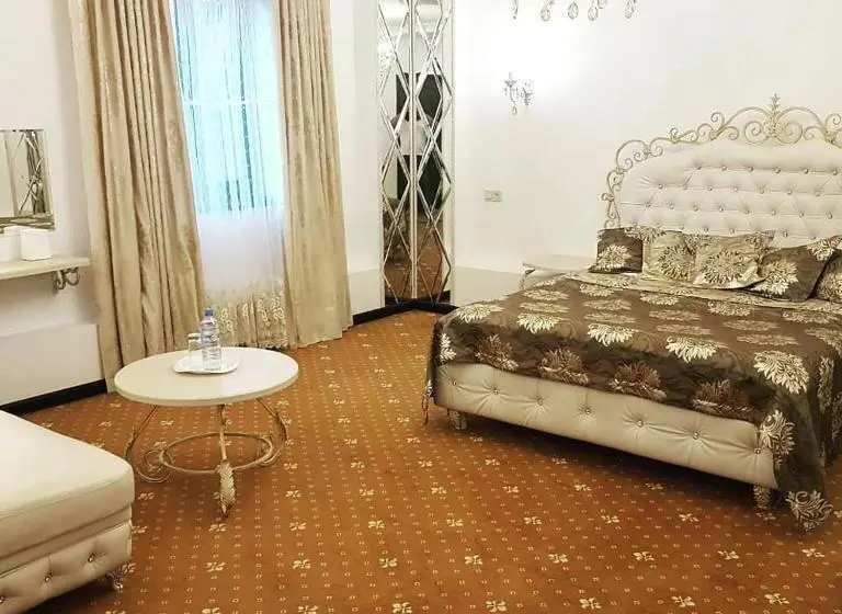 اتاق خانوادگی, Sequoia Boutique