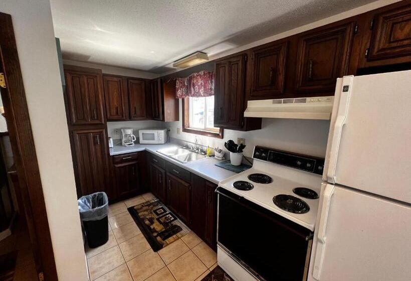 Семейное Студио, Green Dolphin Motel