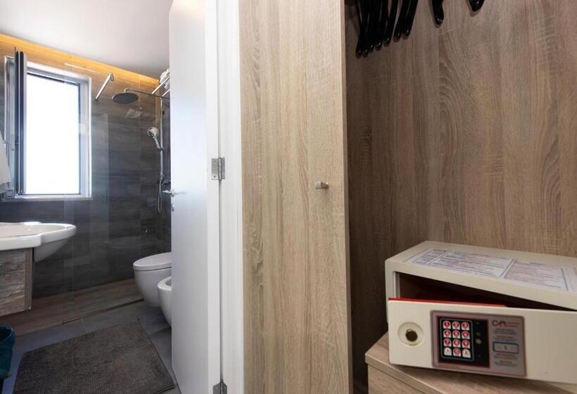 غرفة قياسية رباعية مطلة على البحر, Da Romano