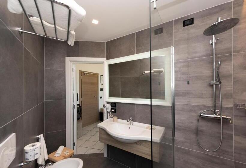 غرفة قياسية رباعية مطلة على البحر, Da Romano