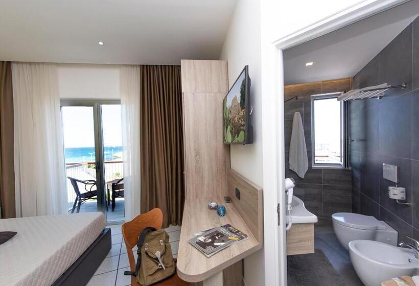 غرفة قياسية رباعية مطلة على البحر, Da Romano