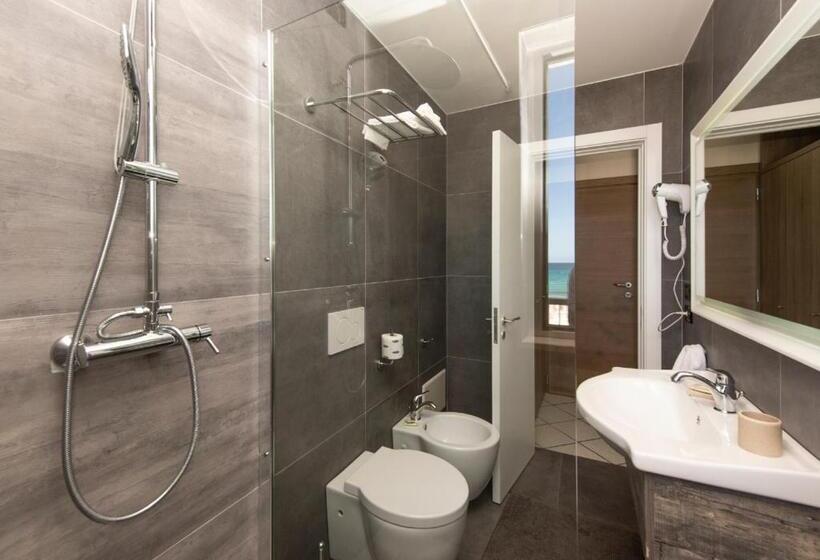 غرفة قياسية رباعية مطلة على البحر, Da Romano