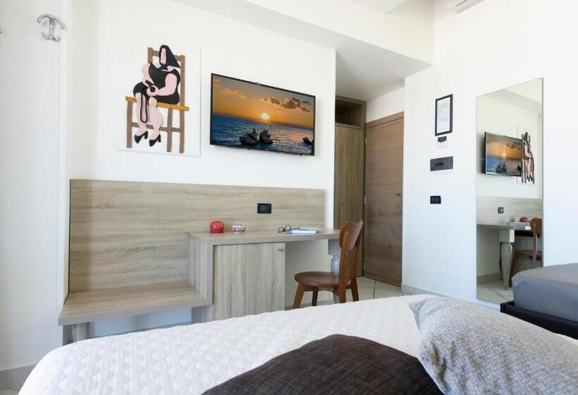 غرفة قياسية رباعية مطلة على البحر, Da Romano