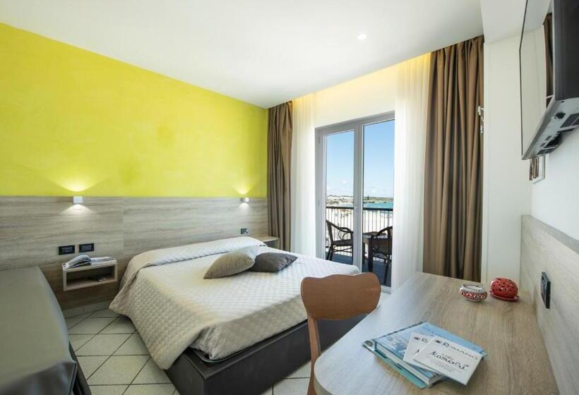 غرفة قياسية رباعية مطلة على البحر, Da Romano