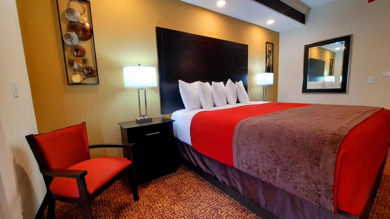 חדר סטנדרט עם מיטת קינג, Stonebrook Lodge Bryson City