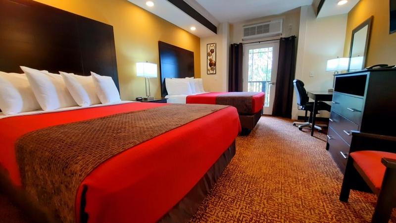 Номер Стандарт с Балконом, Stonebrook Lodge Bryson City