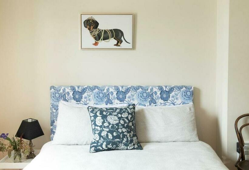 스탠다드 룸, The Alexandra