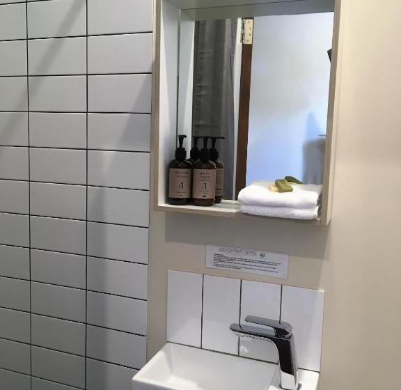 스탠다드 스튜디오, The Alexandra