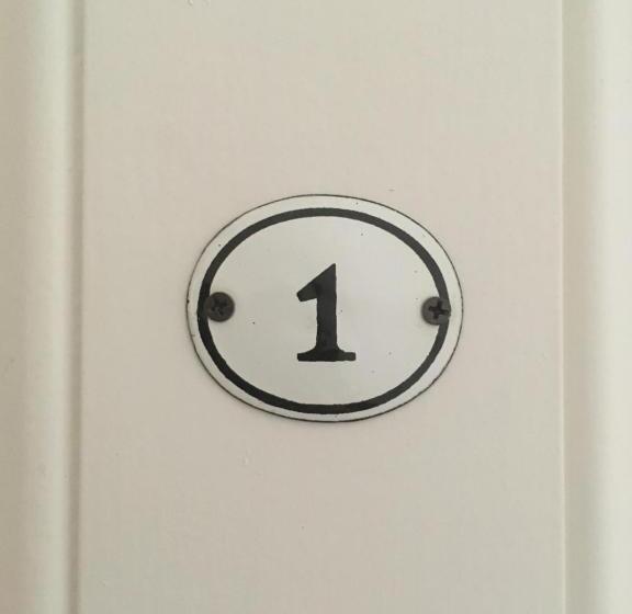 스탠다드 스튜디오, The Alexandra