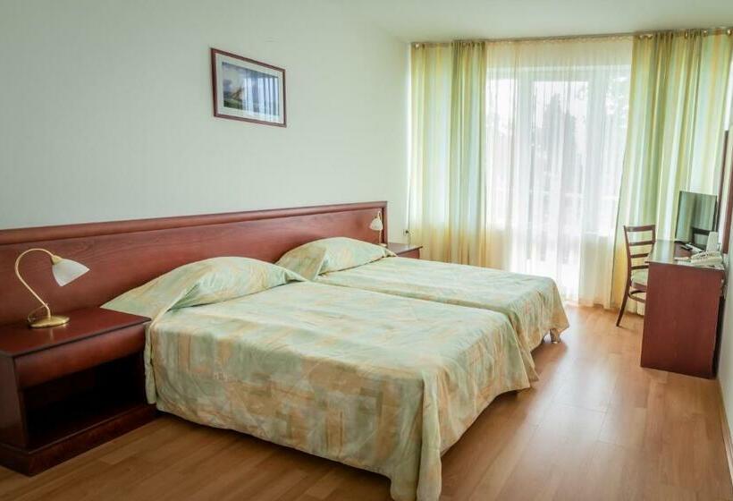 غرفة قياسية مزوَّدة بشُرفة, The Lodge