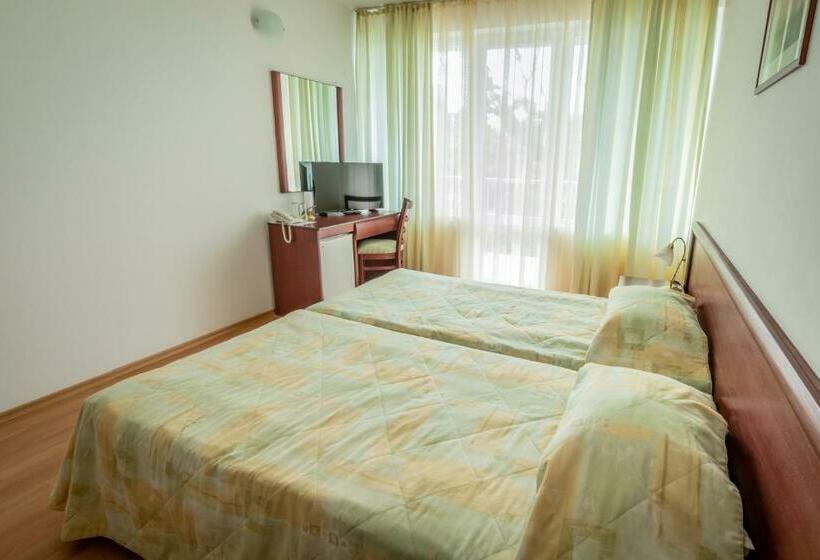 غرفة قياسية مزوَّدة بشُرفة, The Lodge