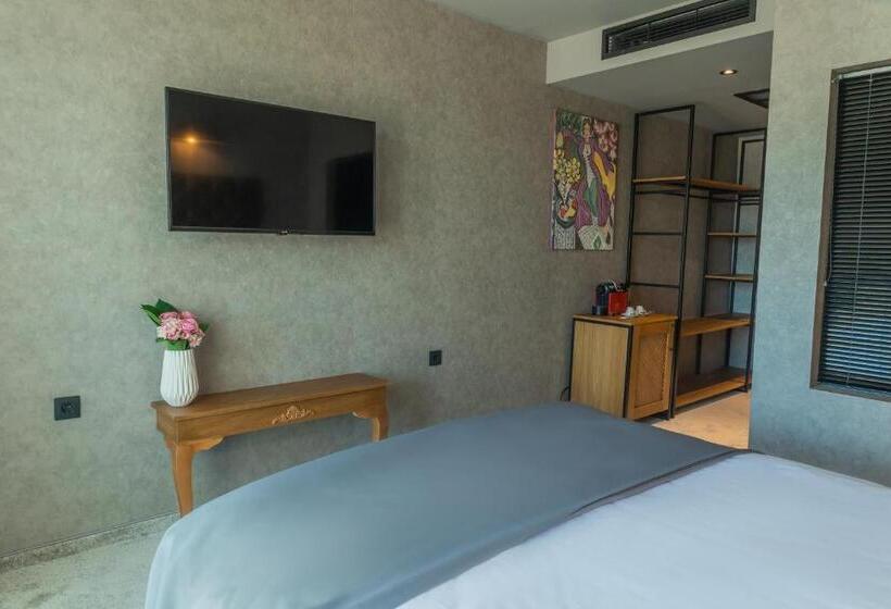 Номер Deluxe с Балконом, The Lodge