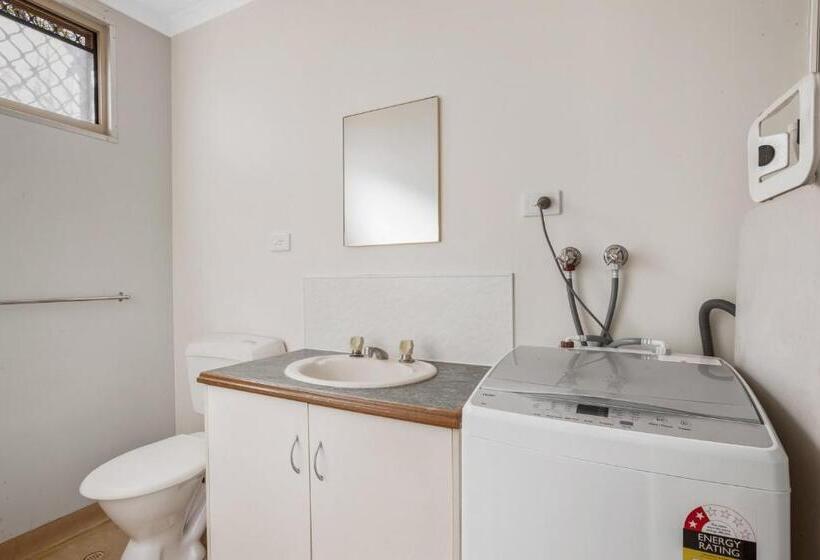 اتاق اکونومی, Aaok Karratha Caravan Park