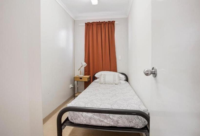 اتاق اکونومی, Aaok Karratha Caravan Park