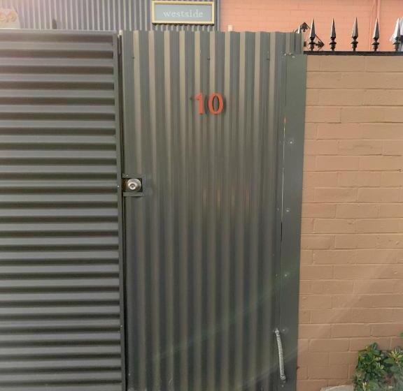 חדר סטודיו סטנדרד, Westside Studio Apartments