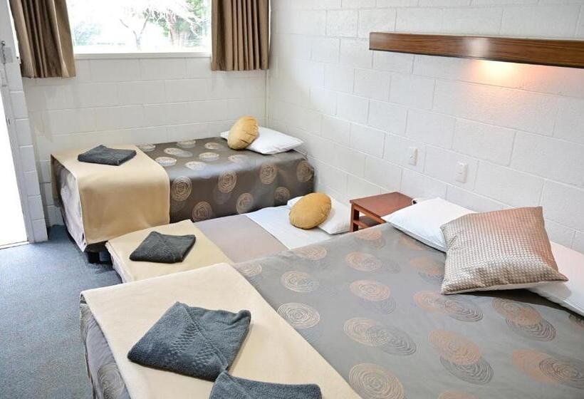 חדר סטנדרט לארבעה, Byer Fountain Motor Inn