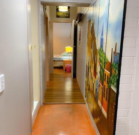 침실 3개 아파트, Westside Studio Apartments