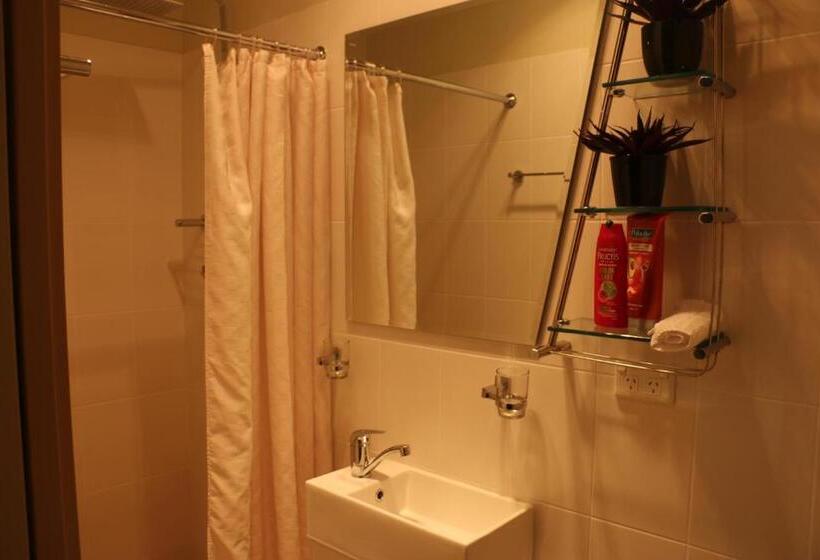 חדר בסיסי פנימי, Westside Studio Apartments