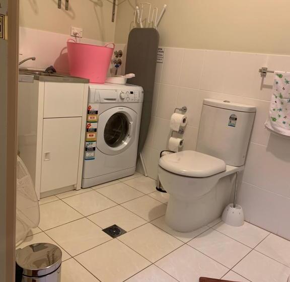 스탠다드 스튜디오, Westside Studio Apartments