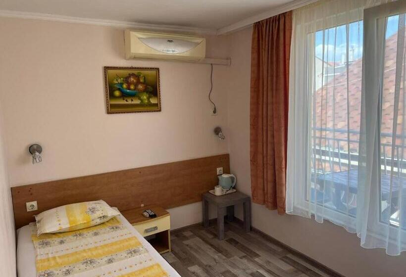 חדר סטנדרט יחיד עם מרפסת, Guest House Diamandievi