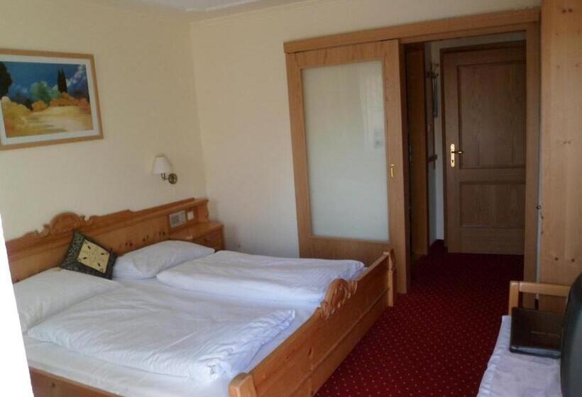 חדר משפחתי, Pension Grünauhof