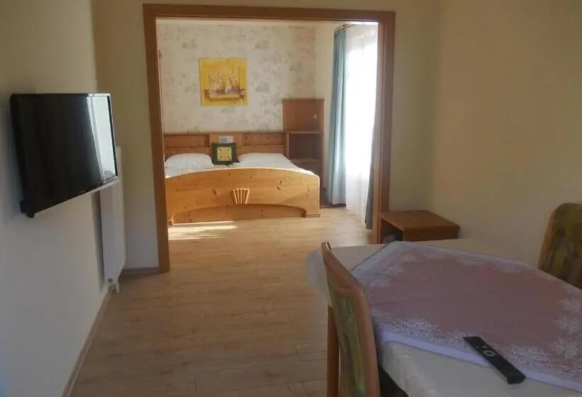 Perhehuone, Pension Grünauhof