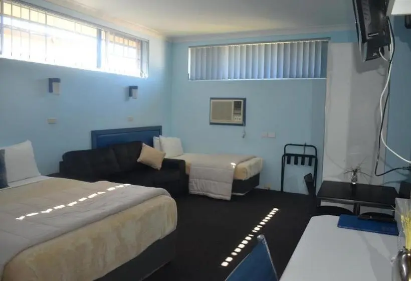 ファミリールーム, Tall Timbers Motel