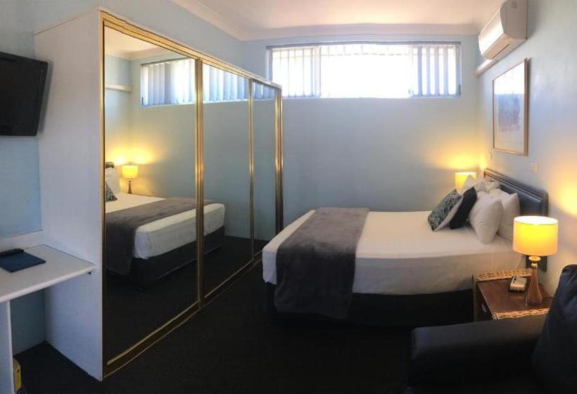 Номер Стандарт, Tall Timbers Motel