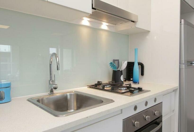 استودیوی استاندارد, 188 Apartments