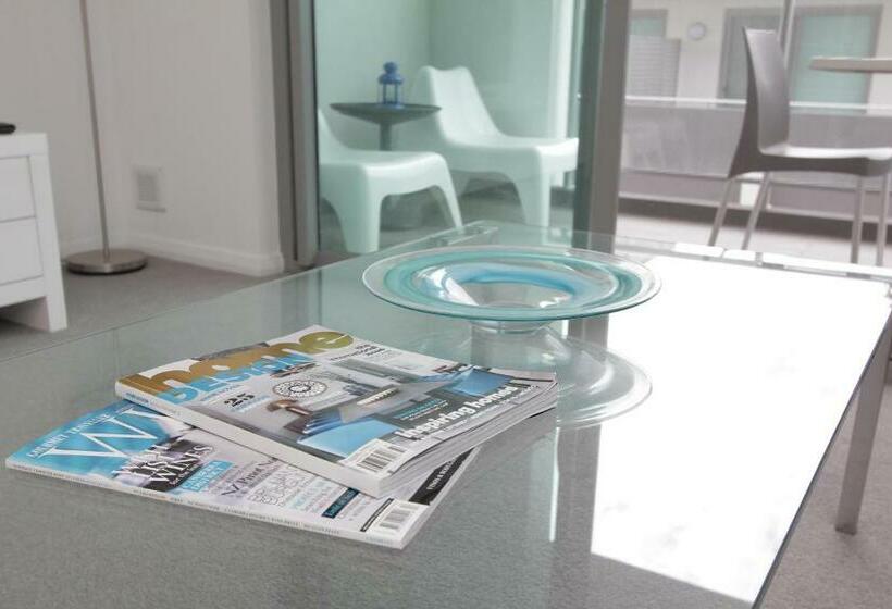 استودیوی استاندارد, 188 Apartments