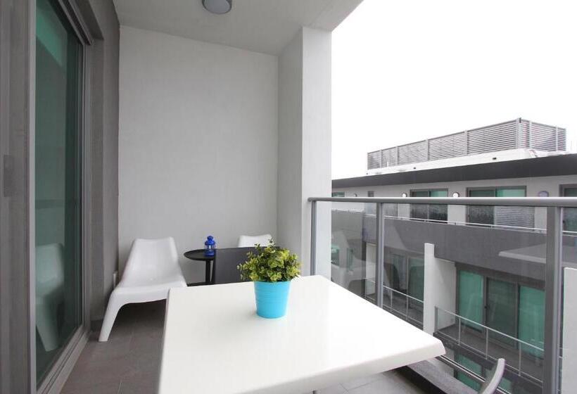 استودیوی استاندارد, 188 Apartments