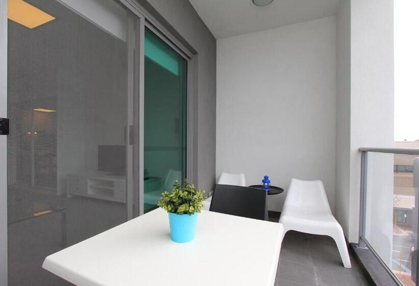 استودیوی استاندارد, 188 Apartments