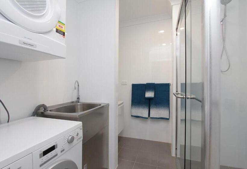 استودیوی استاندارد, 188 Apartments