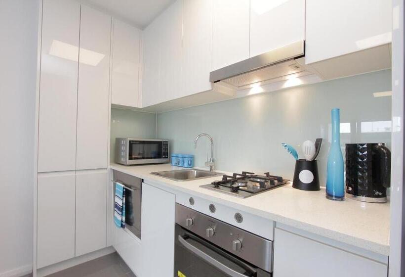 استودیوی استاندارد, 188 Apartments