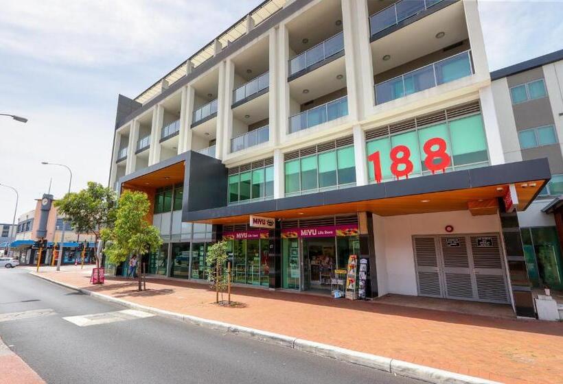 استودیوی استاندارد, 188 Apartments