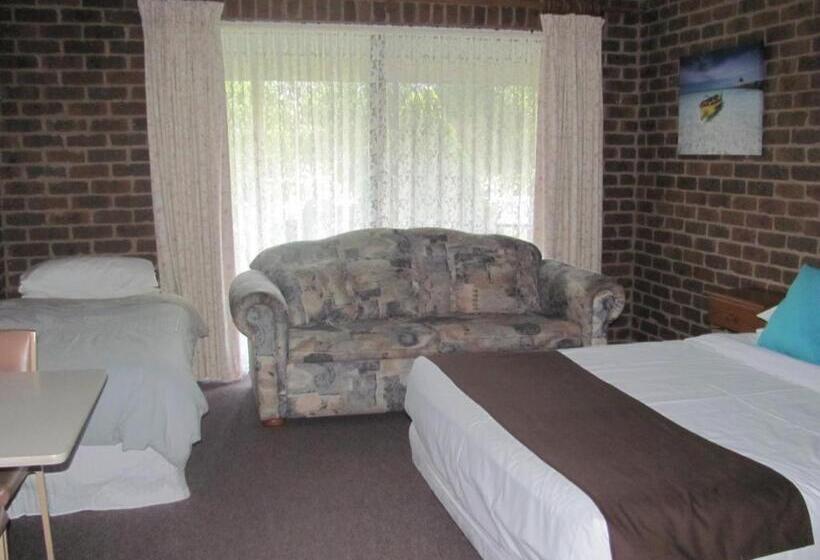 חדר משפחתי, Barham Colonial Motel