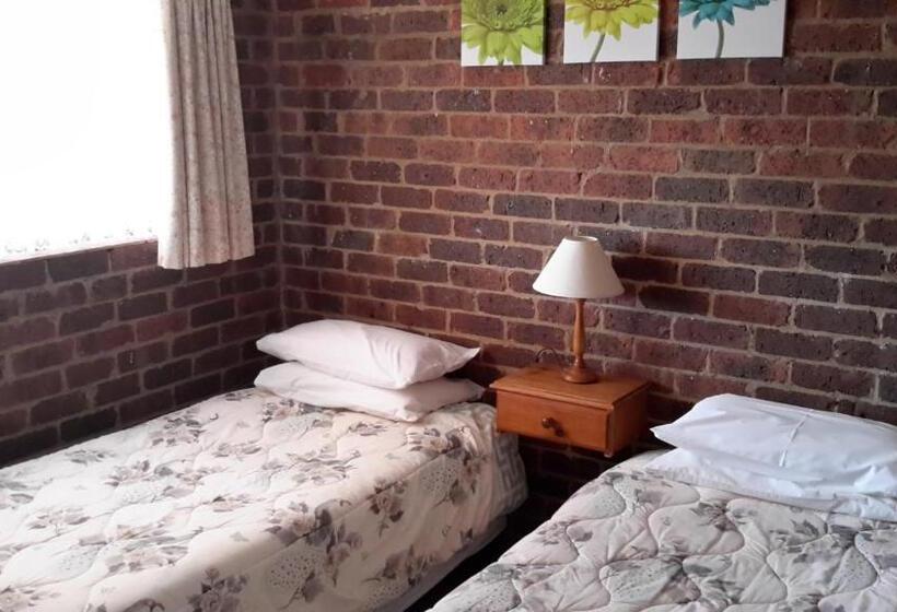 חדר משפחתי, Barham Colonial Motel