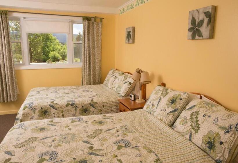 Номер Стандарт, Governor S Rock Motel
