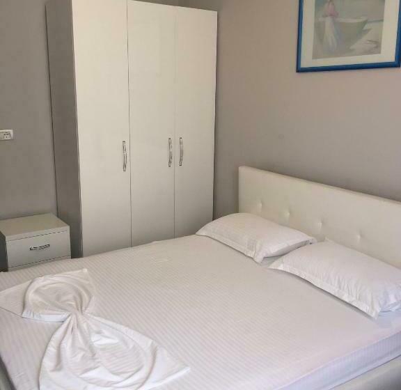 スタンダードトリプルルーム, British