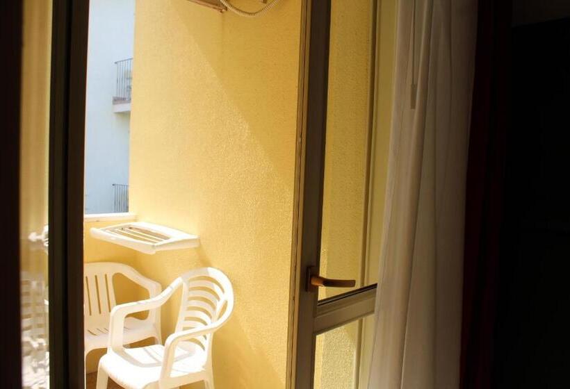 חדר אקונומי יחיד, Splendid