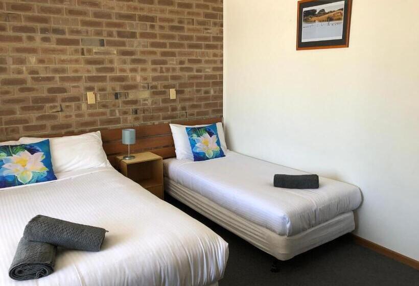 スタンダードトリプルルーム, Lake Albert Motel