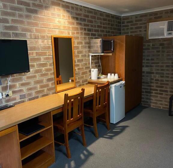 スタンダードトリプルルーム, Lake Albert Motel