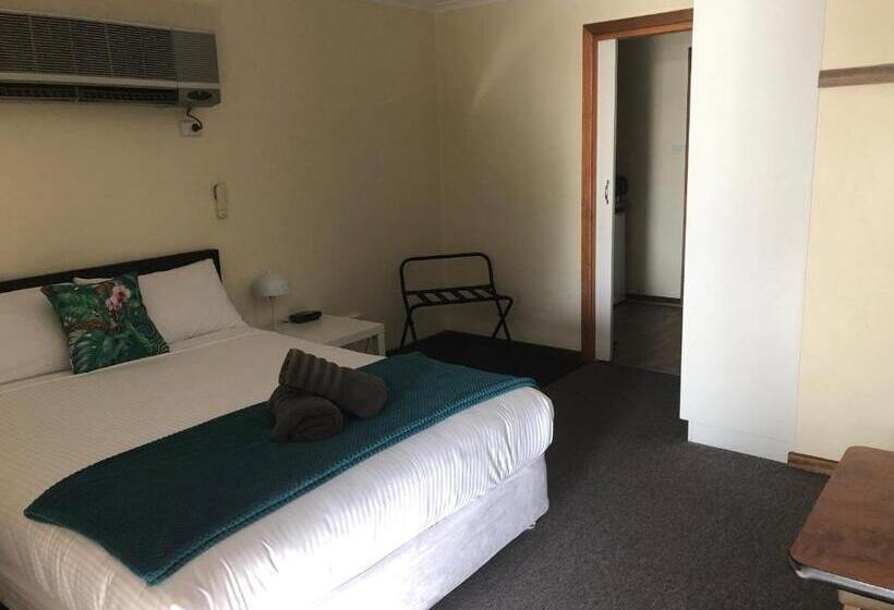 スイート, Lake Albert Motel